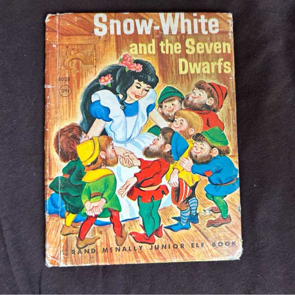 Snow White and the Seven Dwarfs Kids Book
